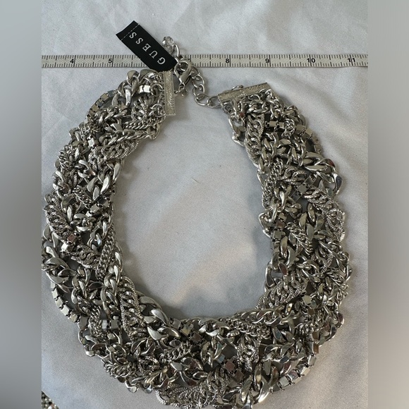 Gorgeous heavy Guess silvertone necklace - Picture 5 of 6